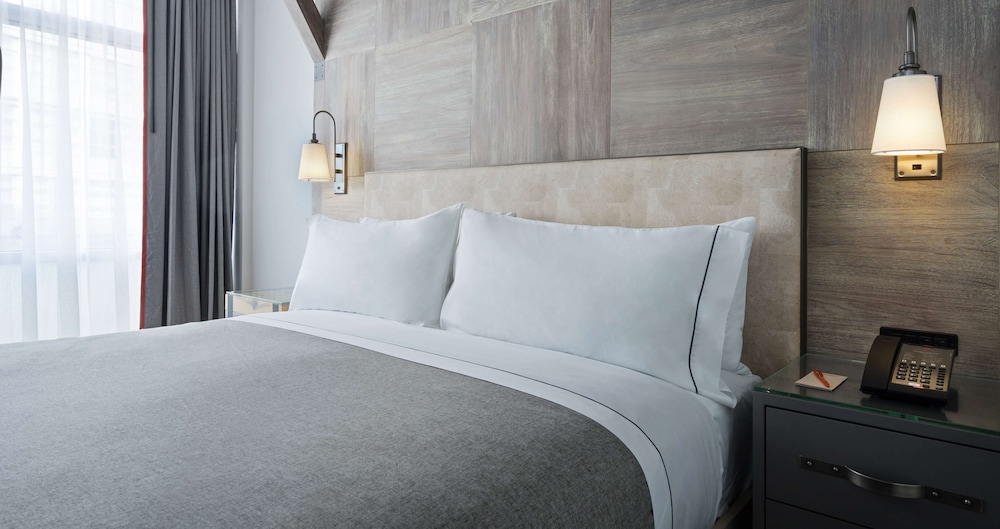 Room, 1 King Bed, Accessible, Marina View