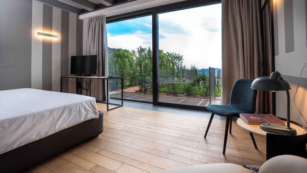 Panoramic Room