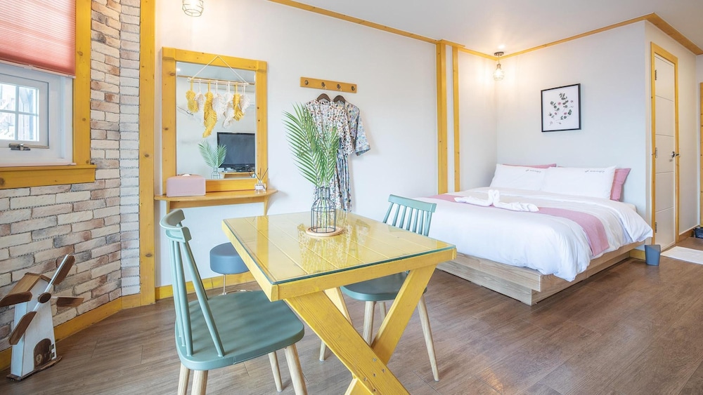 Basic Room, 1 Bedroom (203(with Pet,1st floor)) - Photo 12