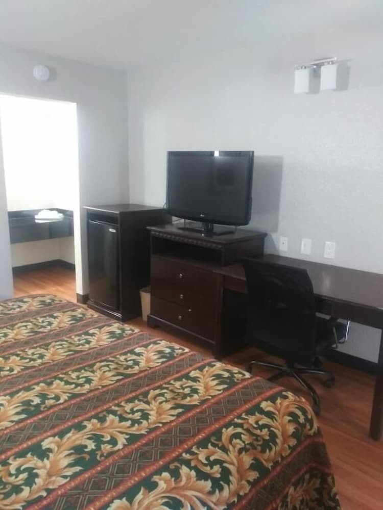 Economy Room, 1 King Bed