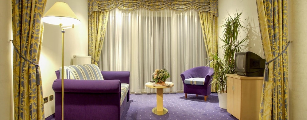 Suite, Balcony