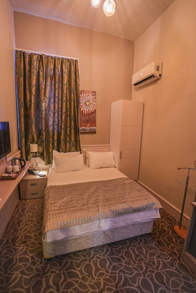 Classic Double or Twin Room, Non Smoking photo 3