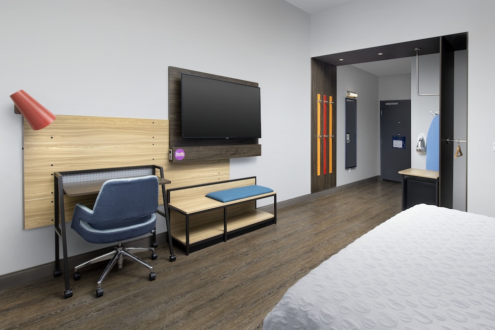 Room, 1 King Bed, Accessible (Hearing) - Photo 2