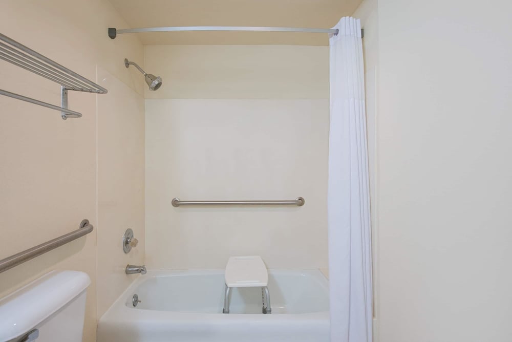 Room, 2 Double Beds, Accessible, Non Smoking (Mobility Accessible) photo 3