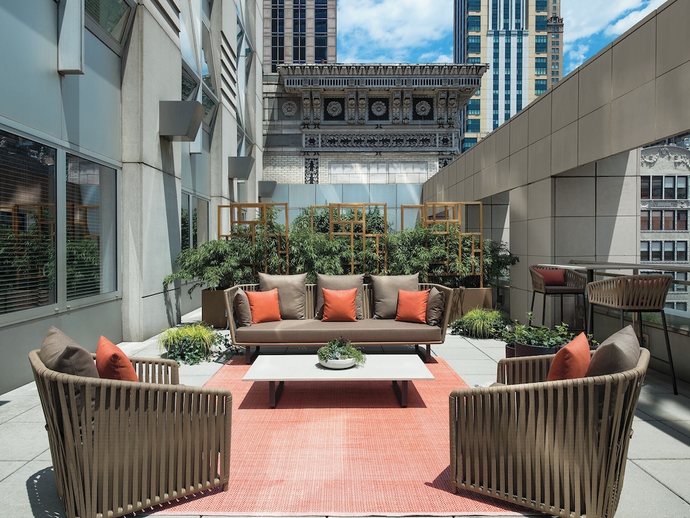 Deluxe King with Fifth Avenue Terrace