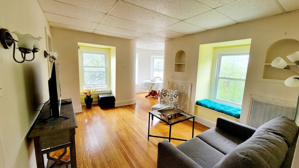 Apartment photo 2