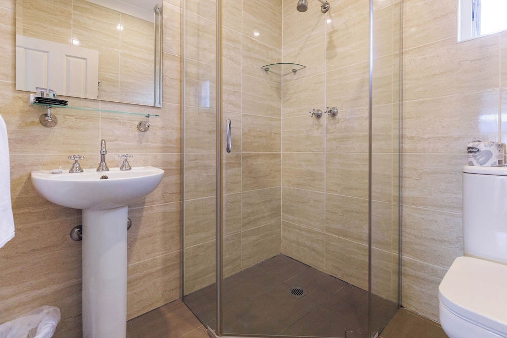 Executive 2 Bedroom Suite - Photo 5