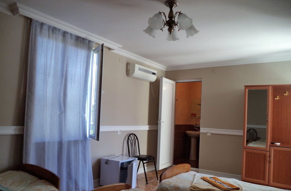 Standard Quadruple Room, City View photo 1