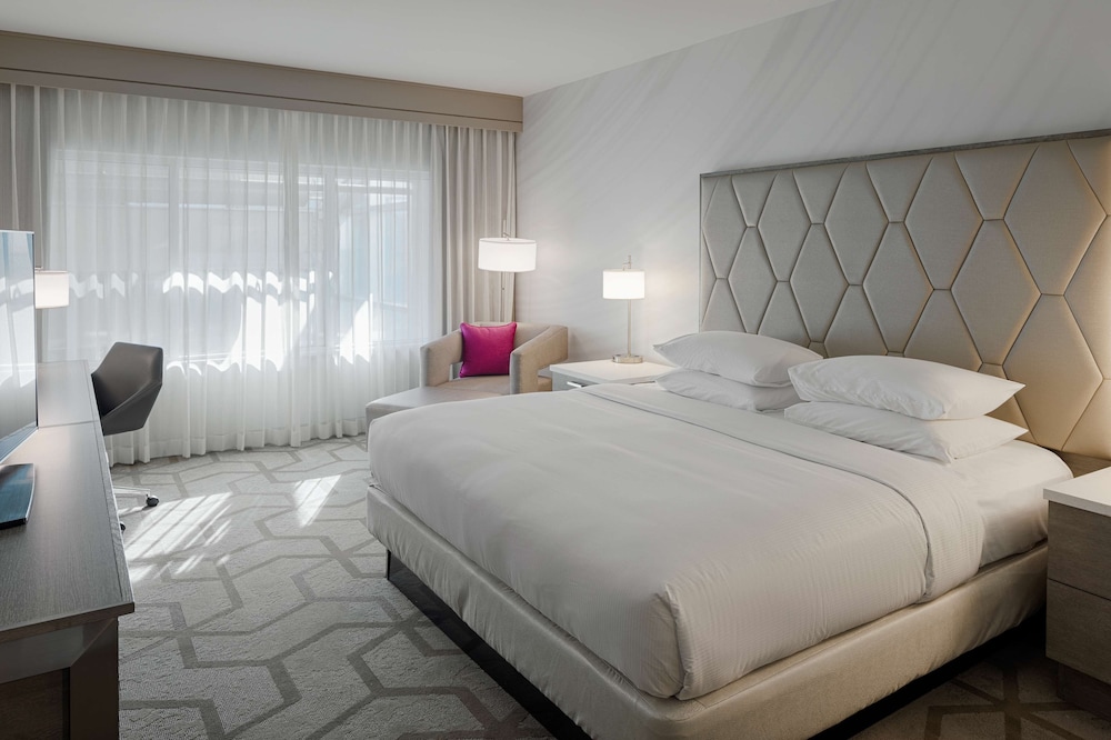 Room, 1 Queen Bed, Accessible (Mobility & Hearing, Roll-in Shower) - Photo 8