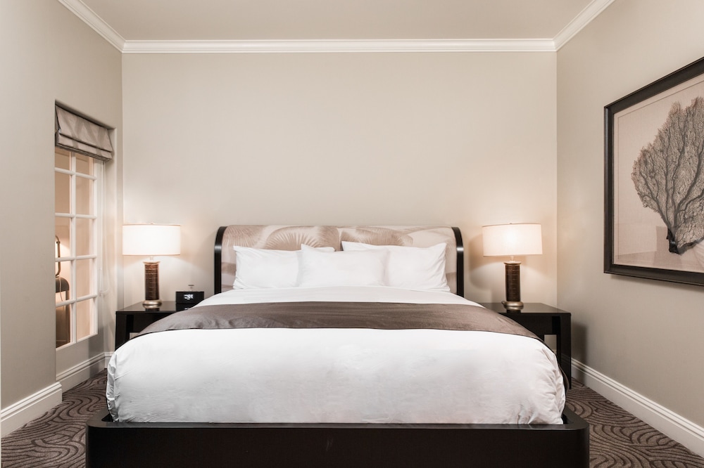 Luxury Suite, 1 King Bed with Sofa bed - Photo 1