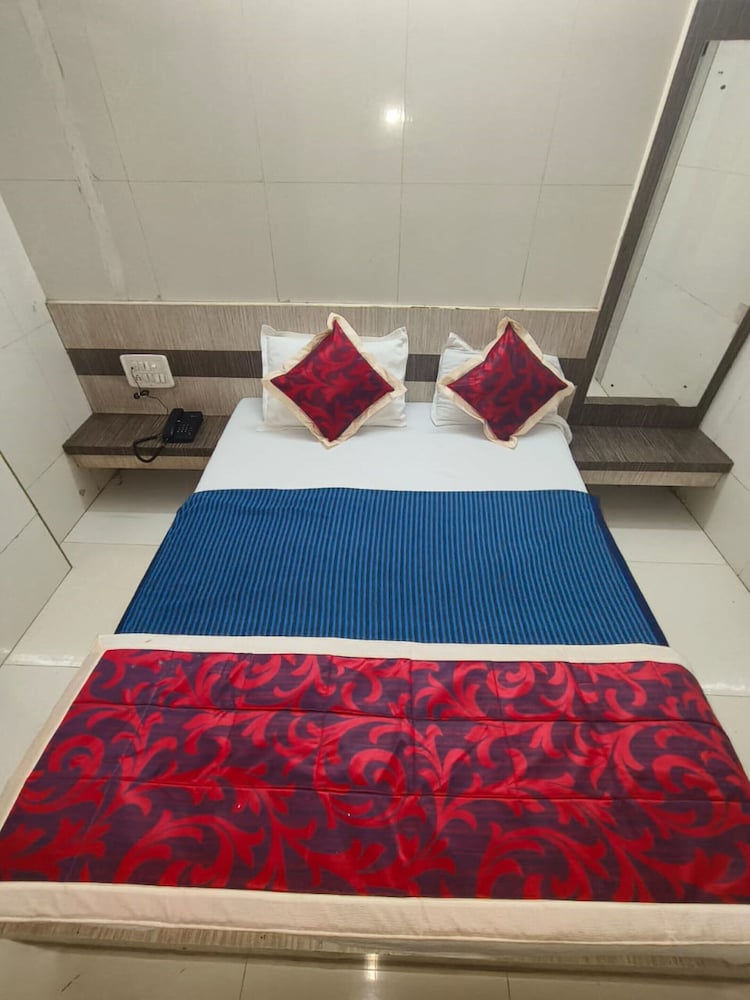 Deluxe Triple Room, City View photo 3