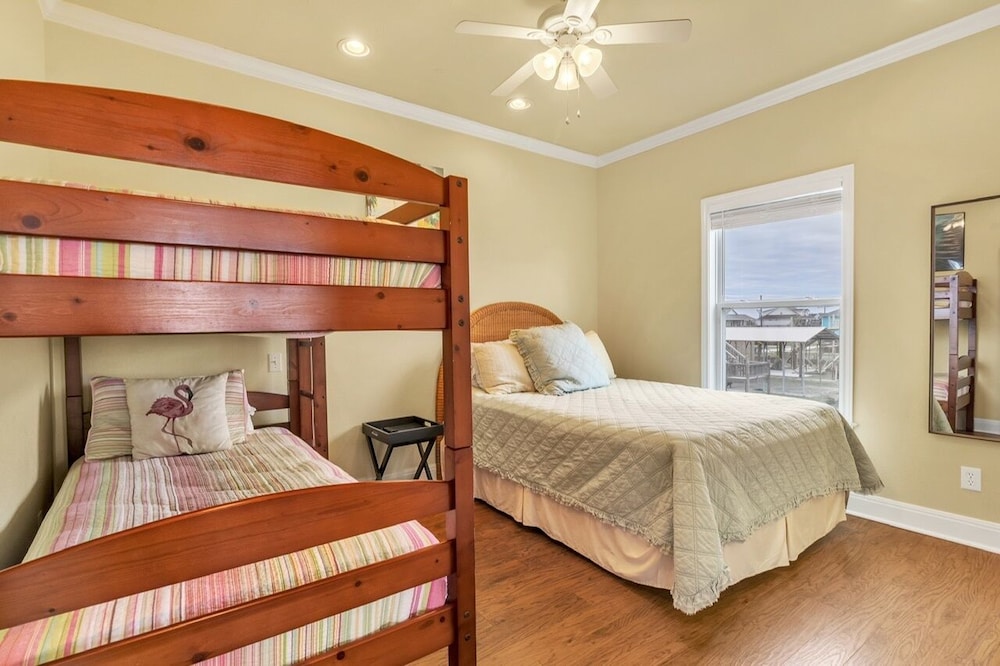 House, 2 Bedrooms photo 3