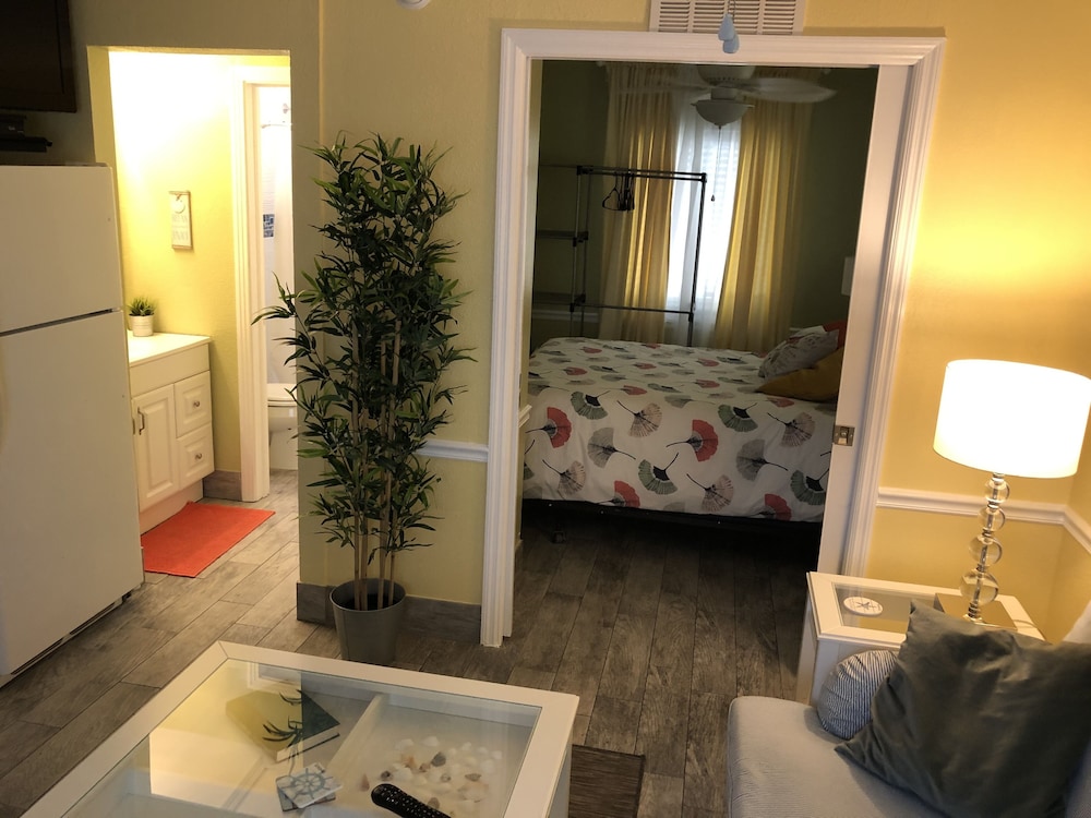 Deluxe Suite, 1 Queen Bed with Sofa bed photo 3
