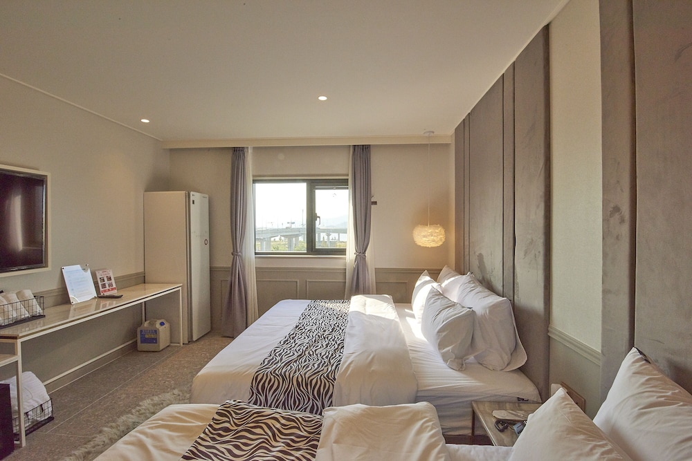 Family Twin Room - Photo 5