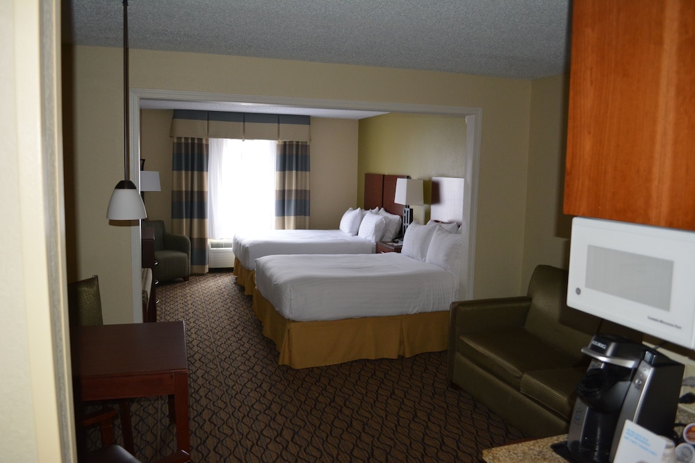 Suite, Multiple Beds - Photo 2