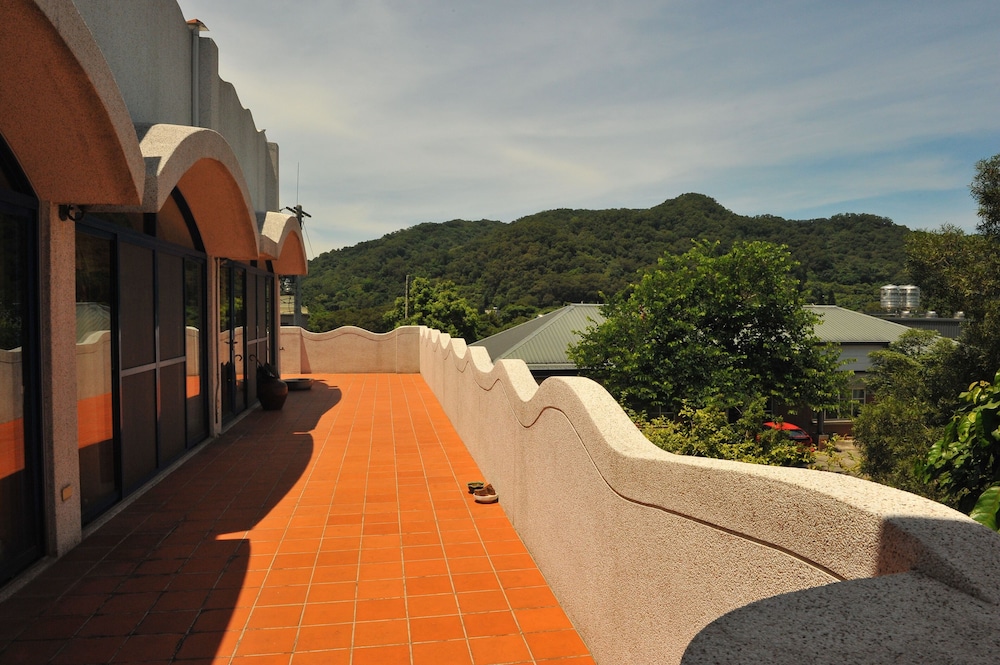 Signature Quadruple Room, 2 Double Beds, Balcony, Mountainside photo 3