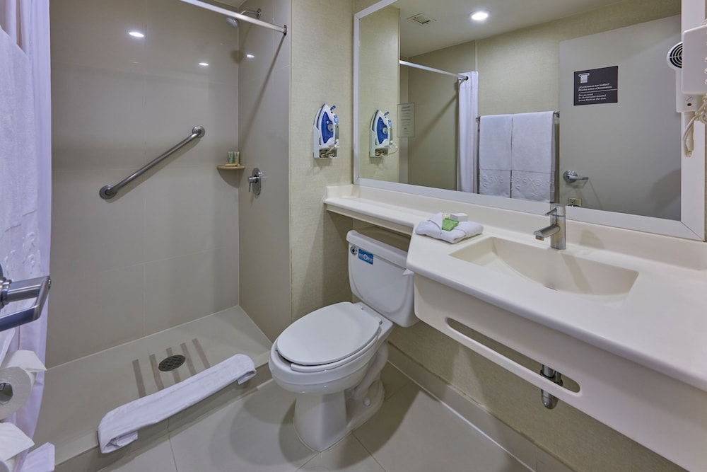 Room, 2 Double Beds, View - Photo 9