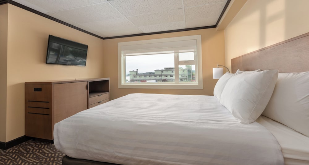 Standard Room, 1 Queen Bed, Mobility Accessible - Photo 2