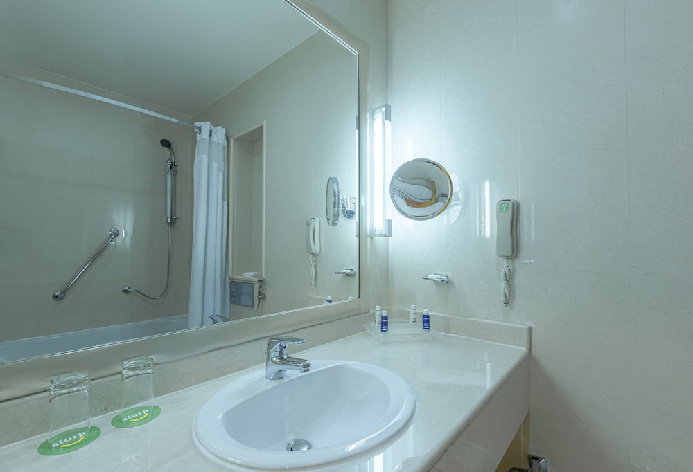 Standard Room, 1 King Bed, Pool View - Photo 4