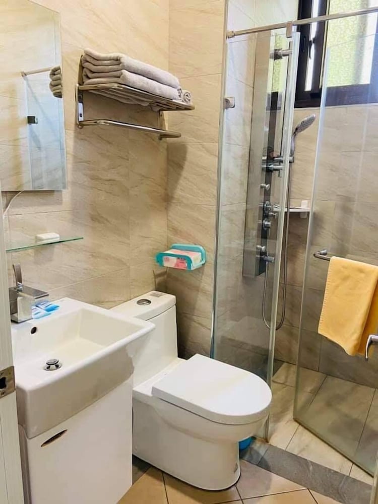 Family Room, Multiple Beds, Non Smoking, Ensuite photo 2