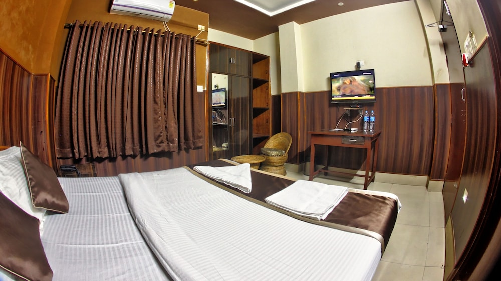 Deluxe Room - Photo 17