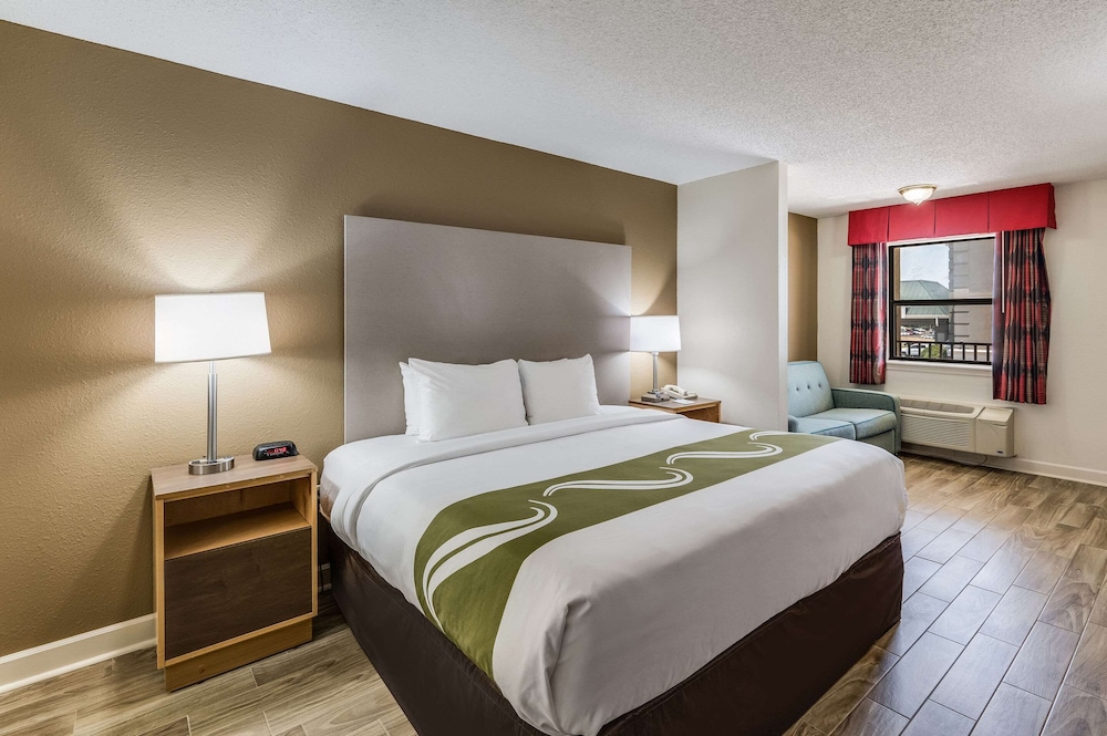 Standard Room, 1 King Bed, Non Smoking - Photo 3