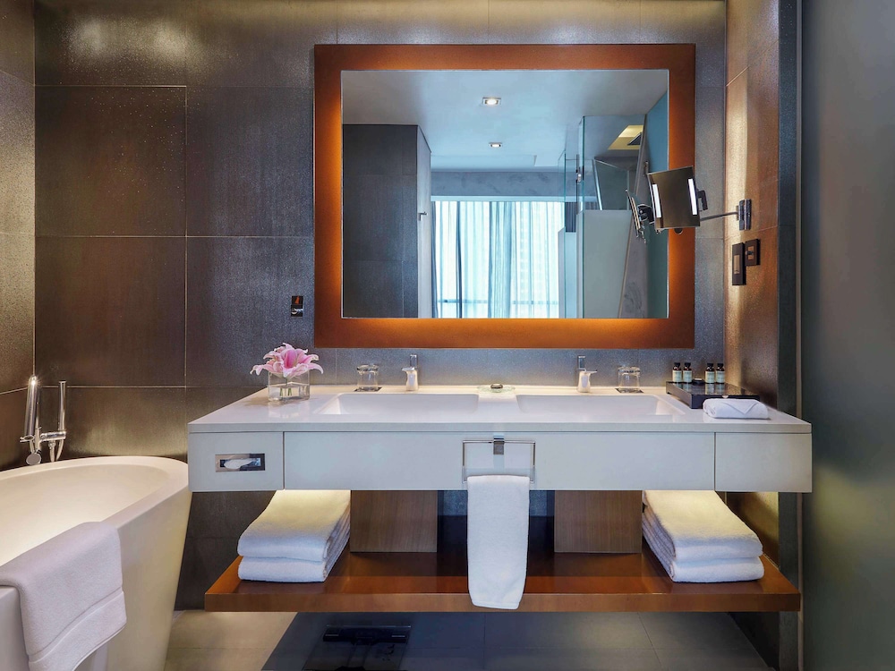 Executive Suite, Lounge Access,  1 King Size Bed, Park View - Photo 5