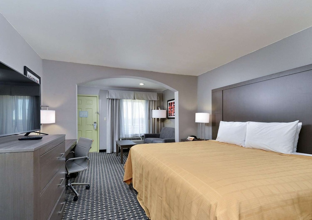 Suite, 2 Queen Beds, Kitchenette photo 2
