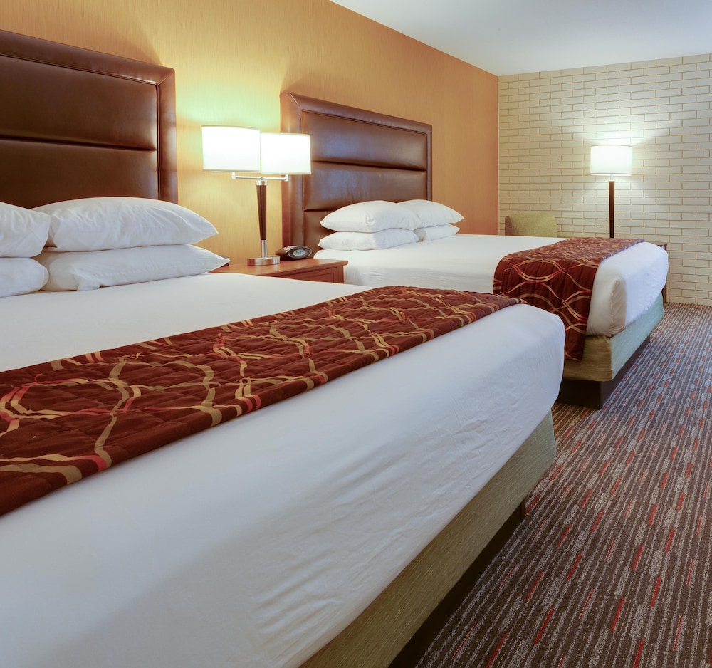 Suite, Multiple Beds, Refrigerator & Microwave (Upper Floor) photo 2