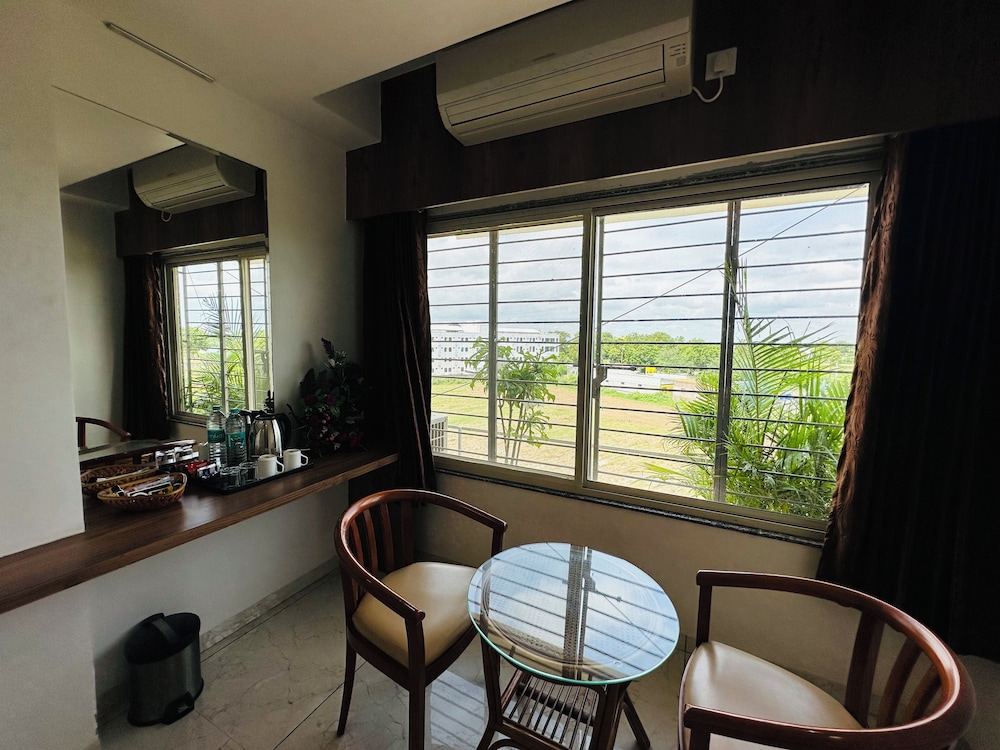 Deluxe Room - Photo 8
