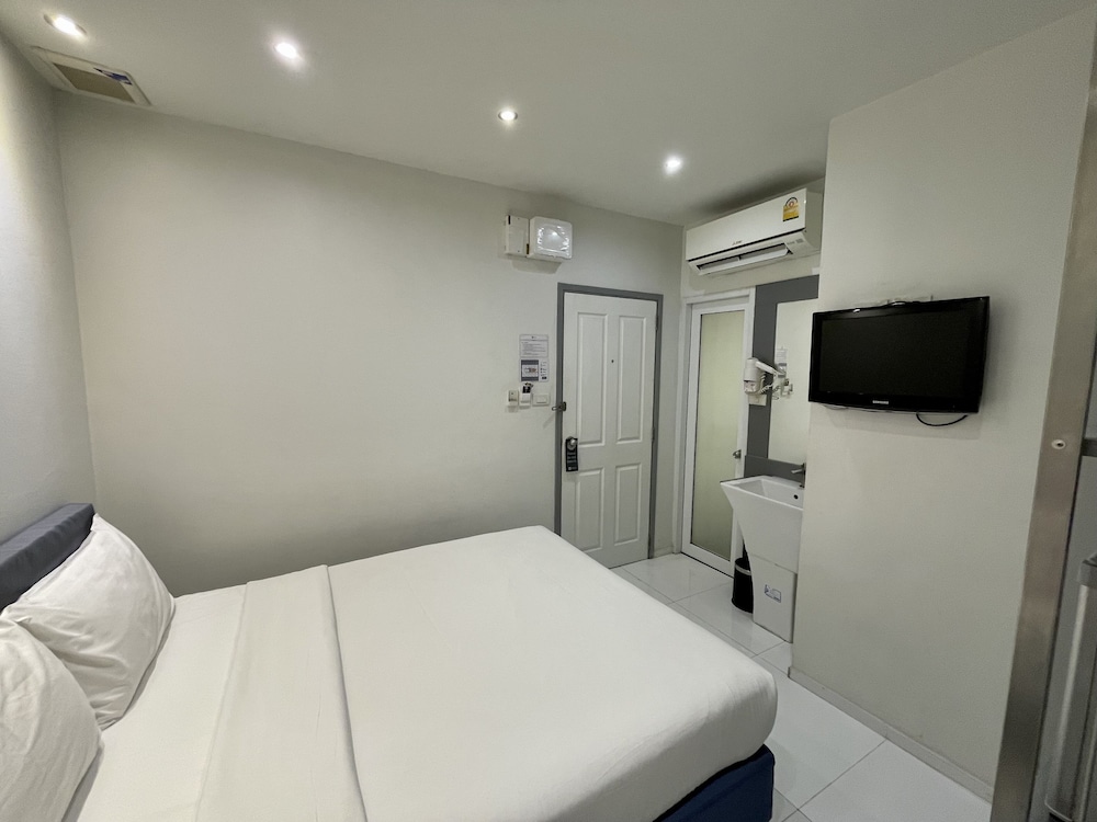 Cubic No Window, 1 Double Bed photo 2