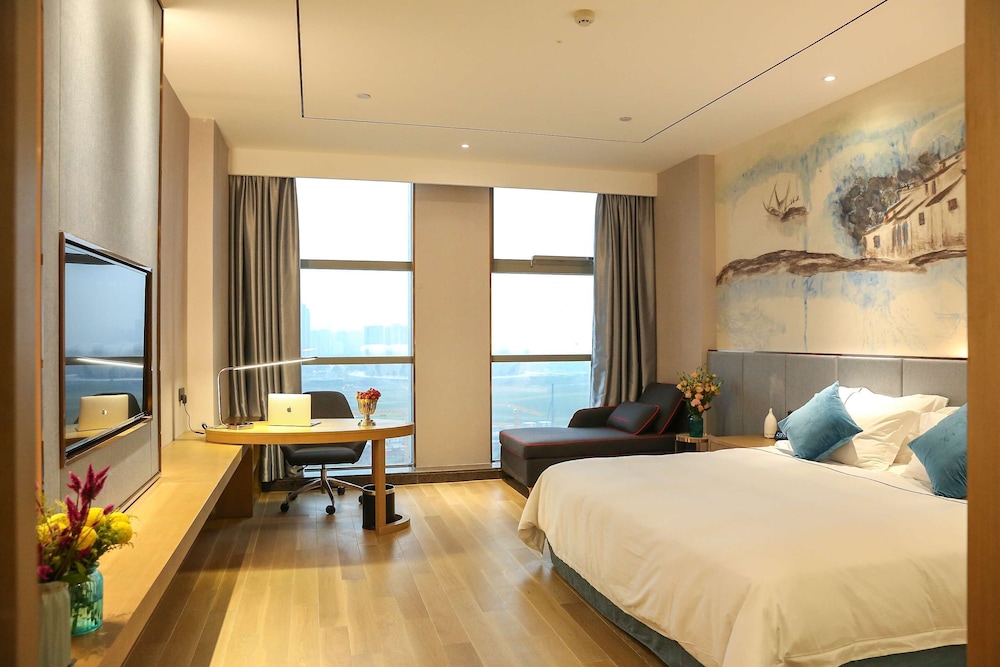 Signature Room, 1 King Bed, Smoking, River View