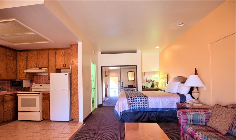 Suite, 1 King Bed, Non Smoking - Photo 14