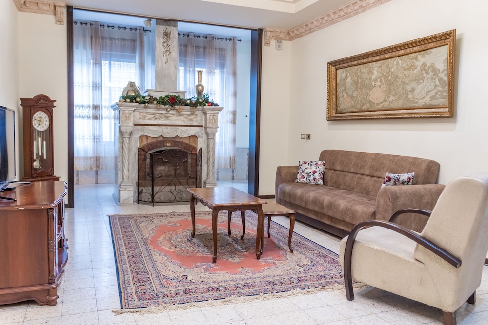 Grand Apartment