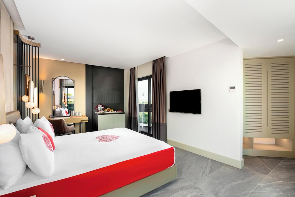 Honeymoon Room with Partial Sea View photo 3