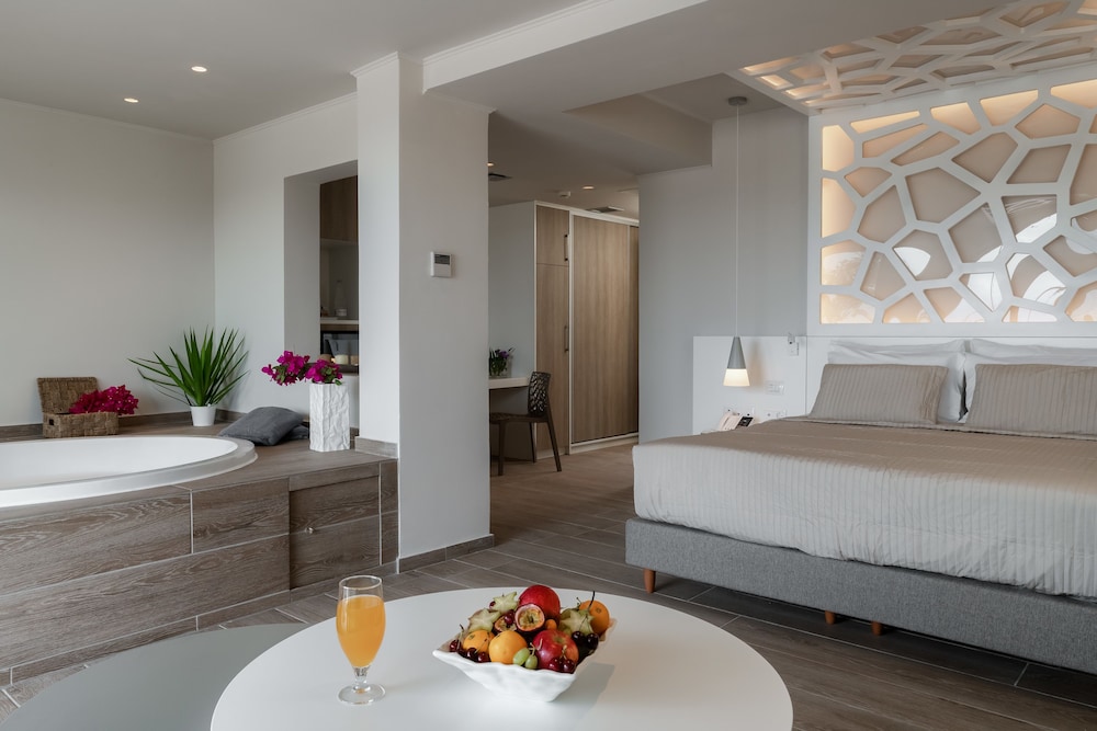 Deluxe Suite, Partial Sea View (Outdoor or Indoor Jacuzzi), photo 6