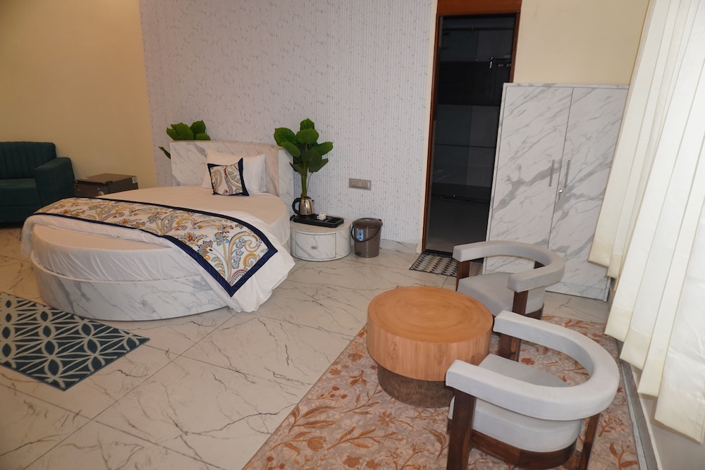 Luxury Room, Garden View, Poolside photo 1
