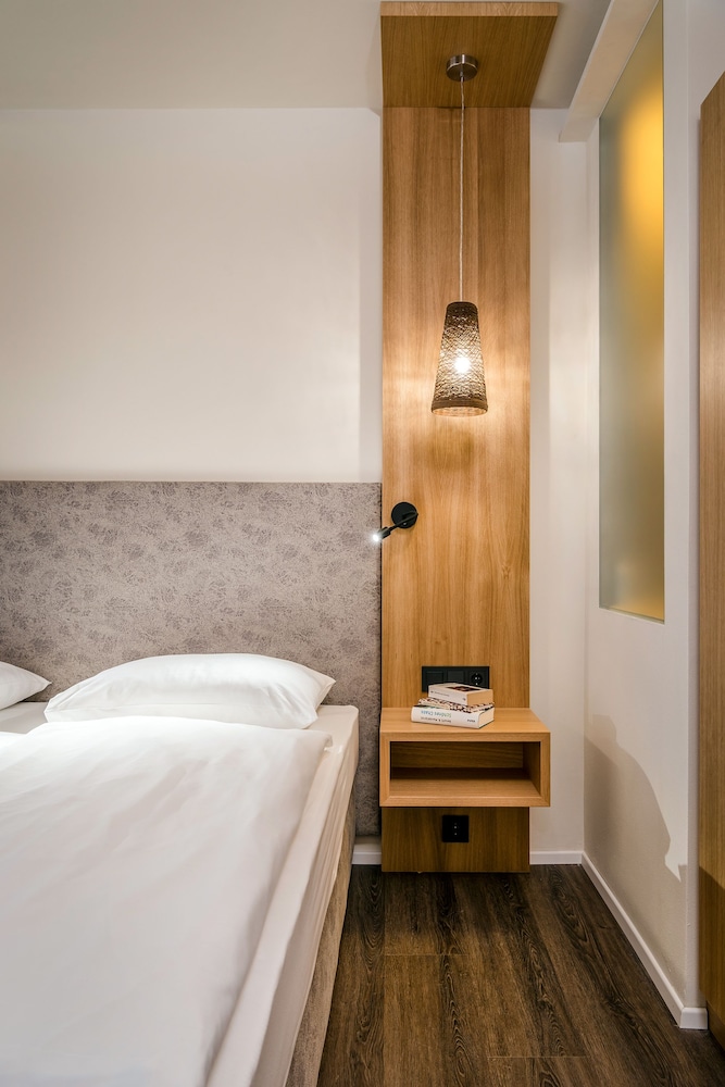 Double Room, 1 Double Bed, Non Smoking (S BOTANGO) photo 2