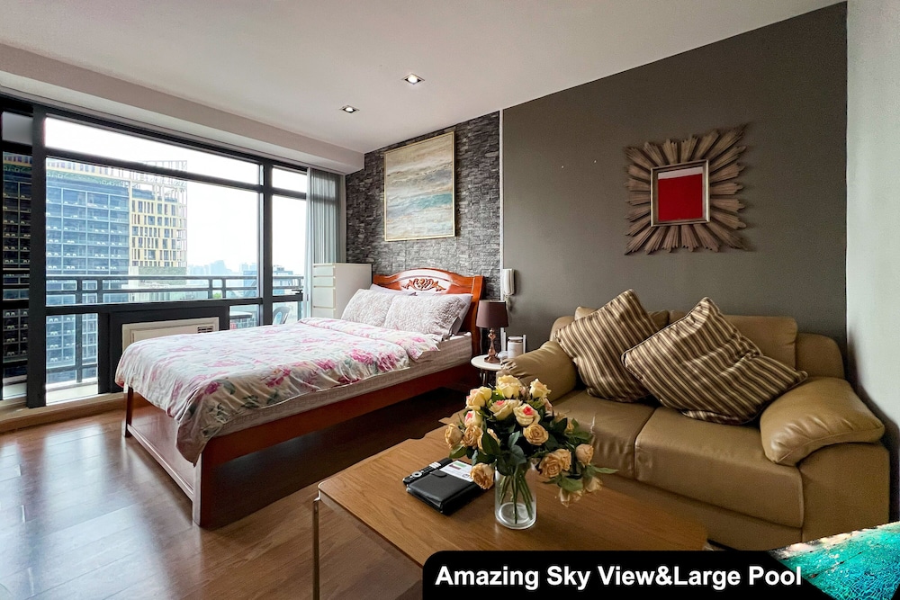 Traditional Studio, Balcony, City View