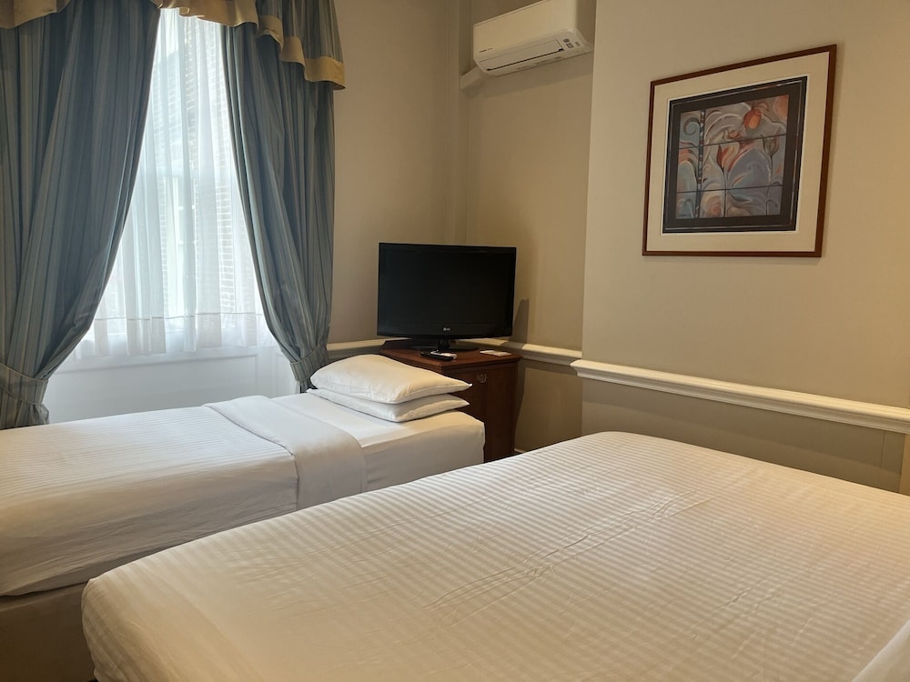 Triple Room, Ensuite photo 2