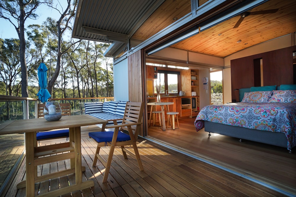 Design Studio, 1 Queen Bed, Bay View (Blue Wren) photo 3