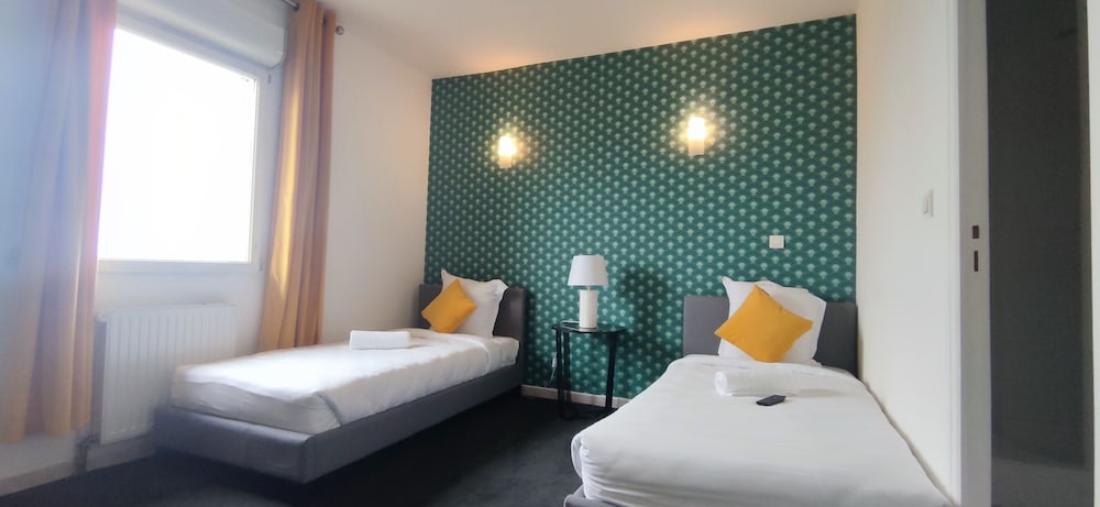 Twin Room - Photo 3