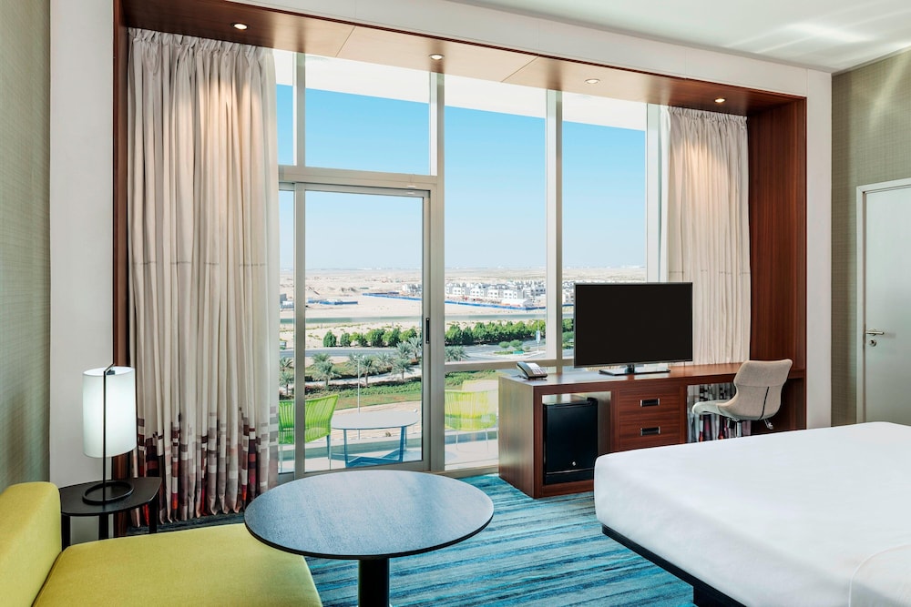 Savvy Suite King (Living Room + Two Bathrooms + Shuttle to Metro & Al Maktoum International Airport) photo 2