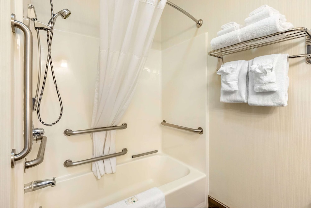Suite, Multiple Beds, Accessible, Non Smoking - Photo 4