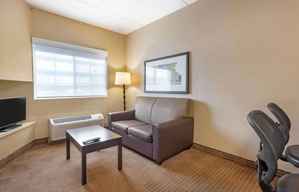 Suite, 1 King Bed with Sofa bed, Non Smoking - Photo 2