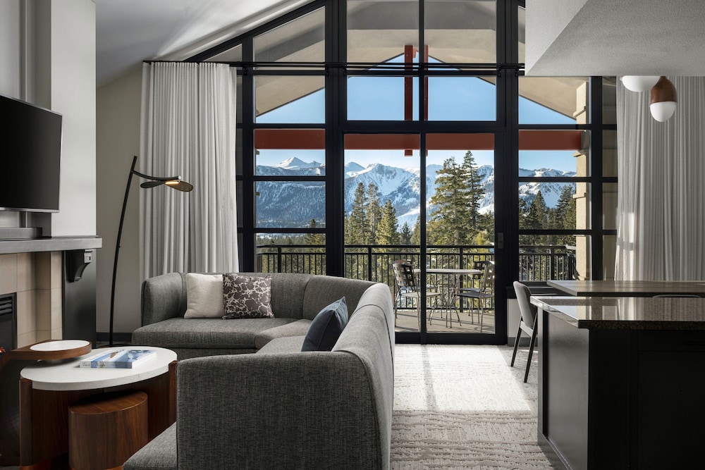Two Bedroom Luxury Suite - Photo 5