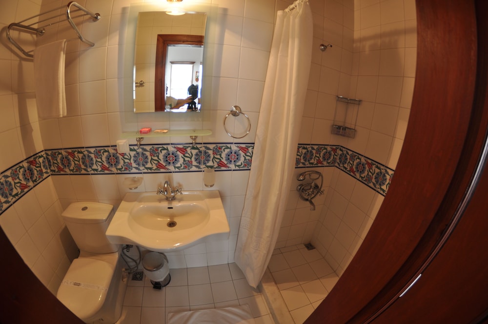 Economy Double Room photo 2