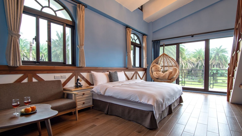 Family Room, 2 Queen Beds, Courtyard View photo 1