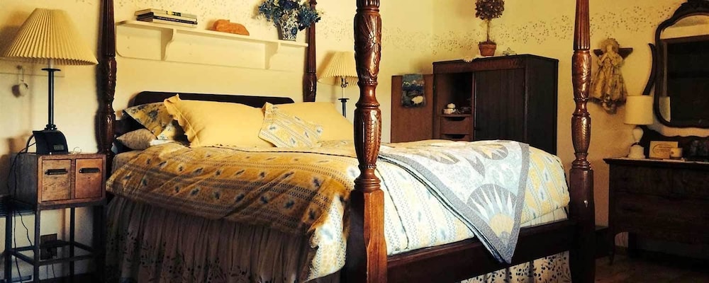 Deluxe Room, 1 Queen Bed, Mountain View photo 1