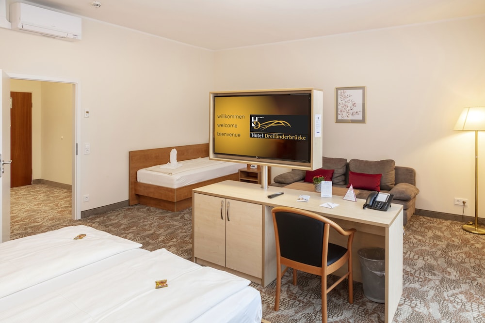 Family Room, Multiple Beds - Photo 4